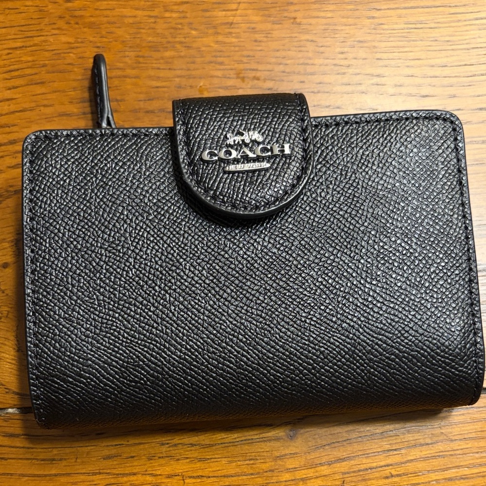 NWT Coach Black Pebbled Leather Corner Zip Wallet with Silver Logo